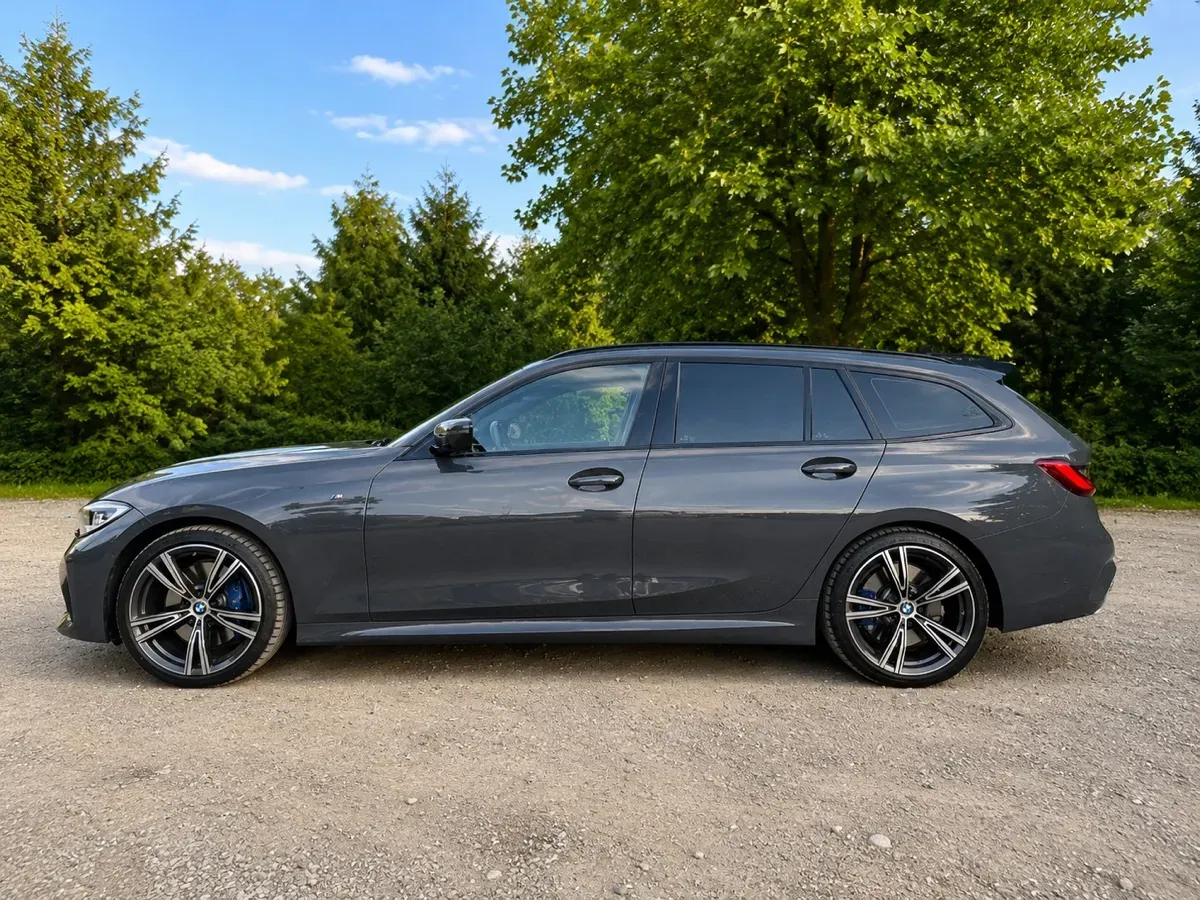 BMW 3 Series 2019 photo 2