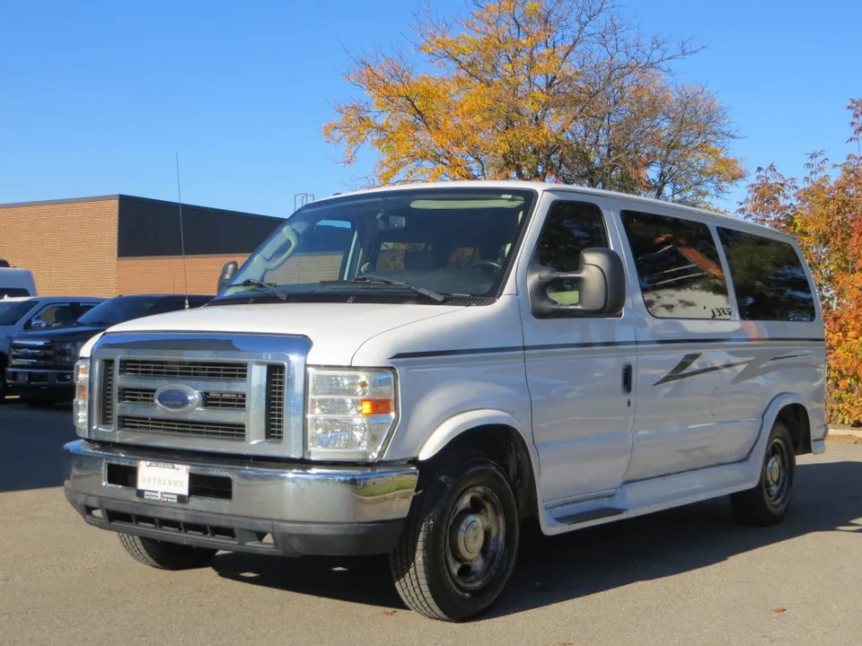 Ford E-150 2012 photo 3