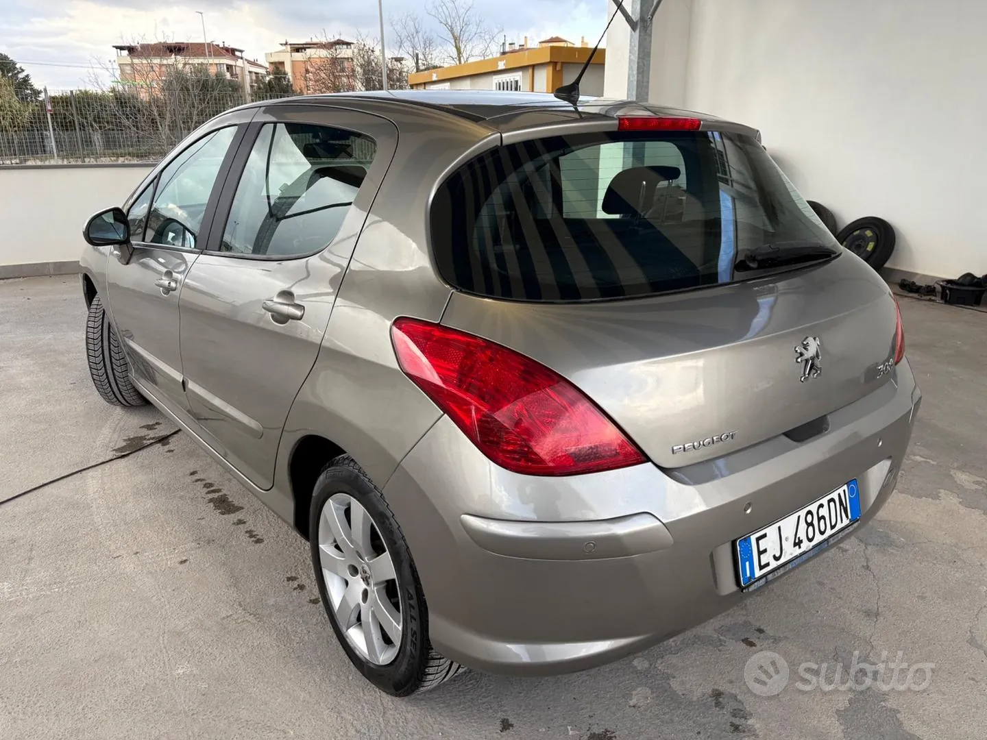 Peugeot 308 2011 photo 4