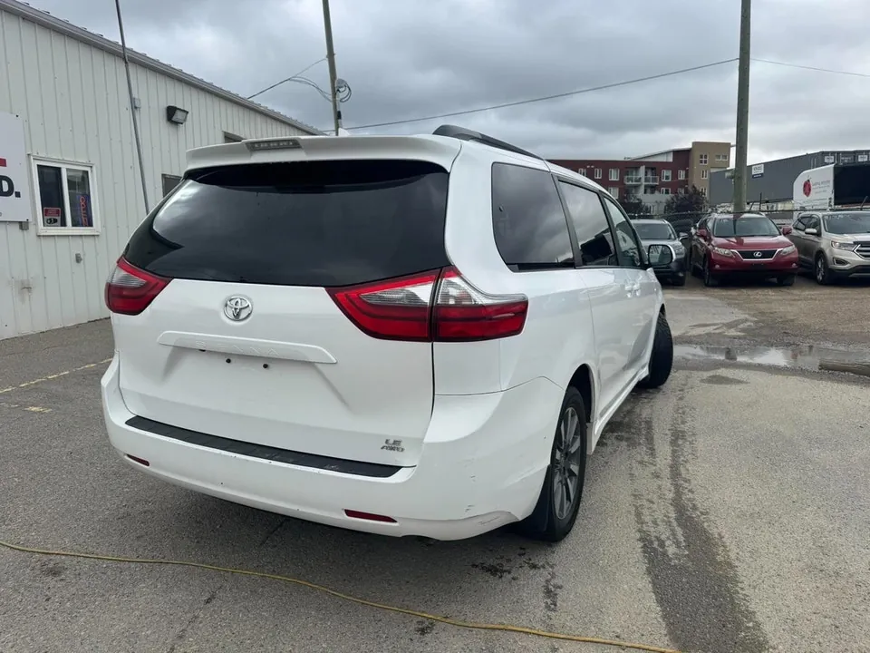 Toyota Sienna 2020 photo 3