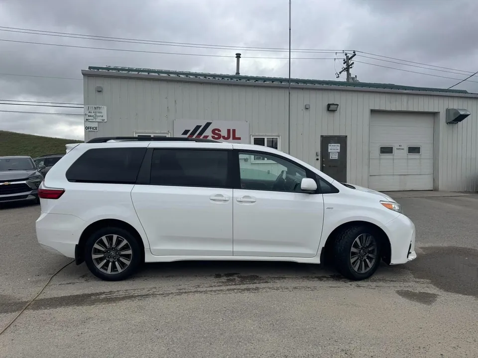 Toyota Sienna 2020 photo 2