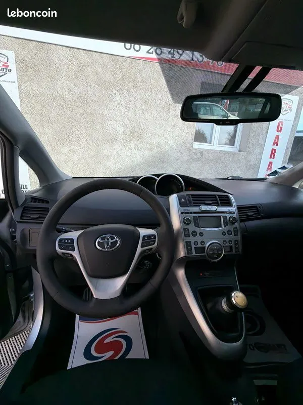 Toyota Verso 2010 photo 3
