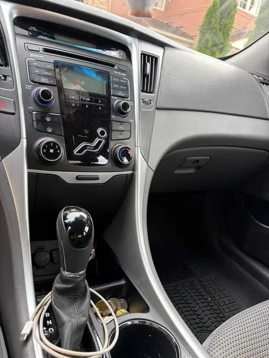 Hyundai Sonata 2011 photo 4
