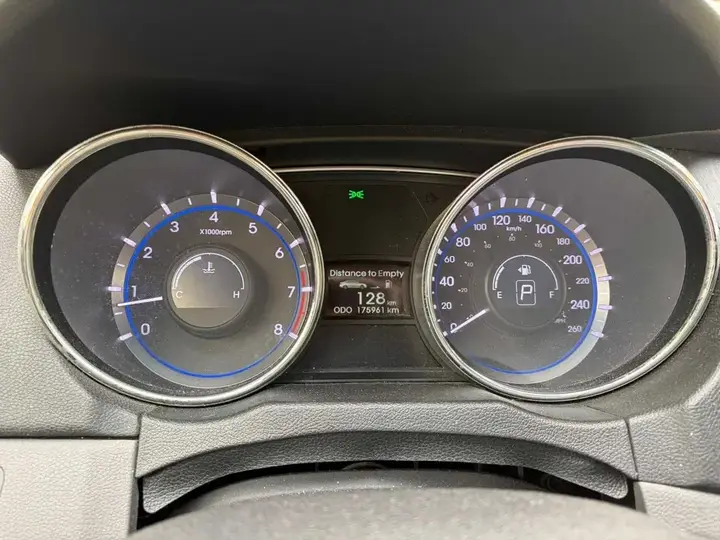 Hyundai Sonata 2011 photo 5