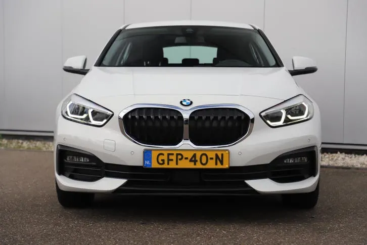 BMW 1 Series 2024 photo 2