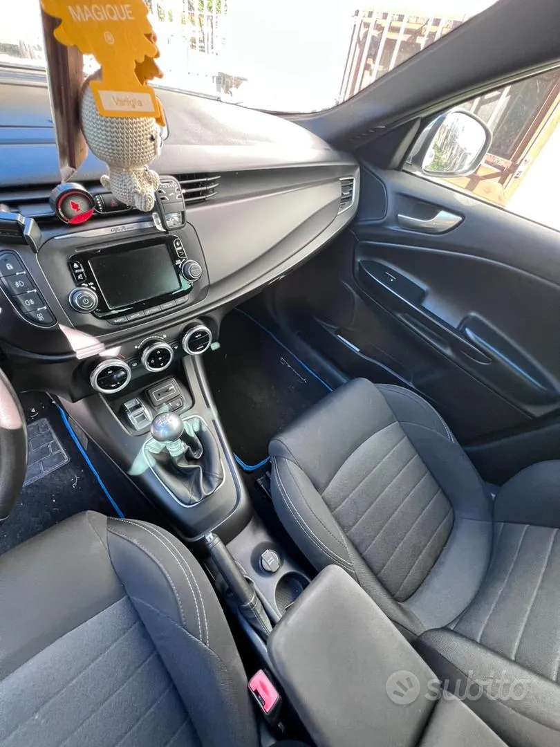 Alfa Romeo Giulietta 2016 photo 5