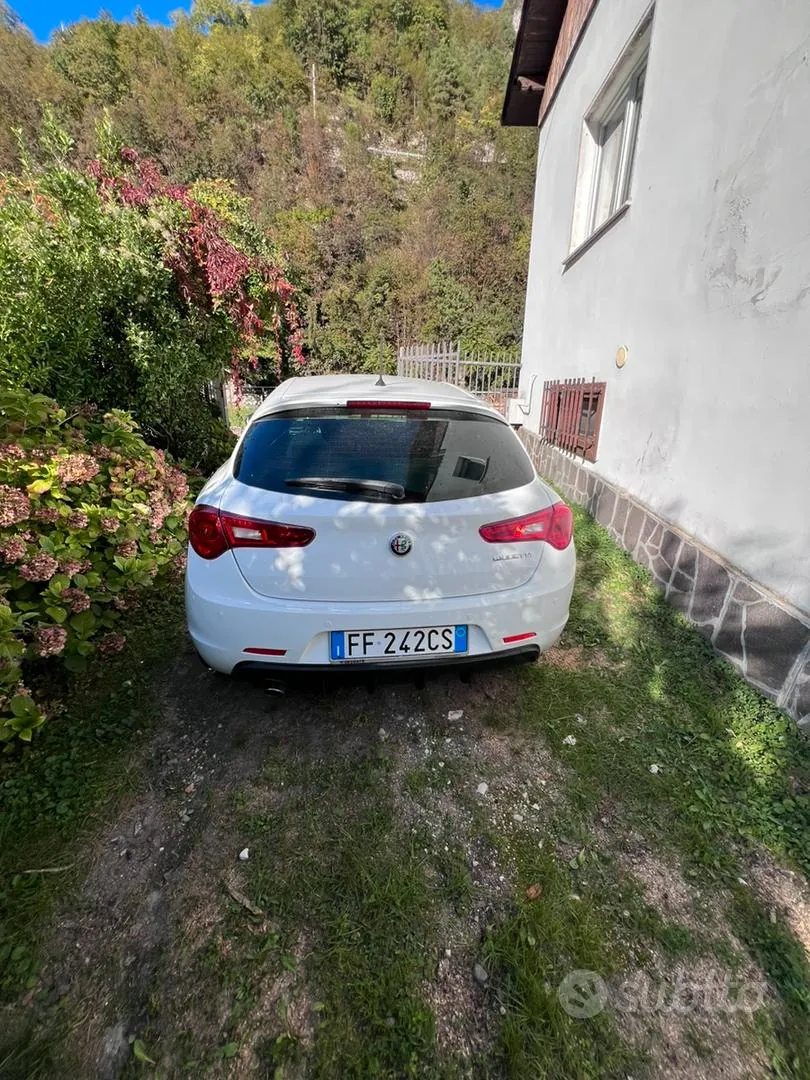 Alfa Romeo Giulietta 2016 photo 3