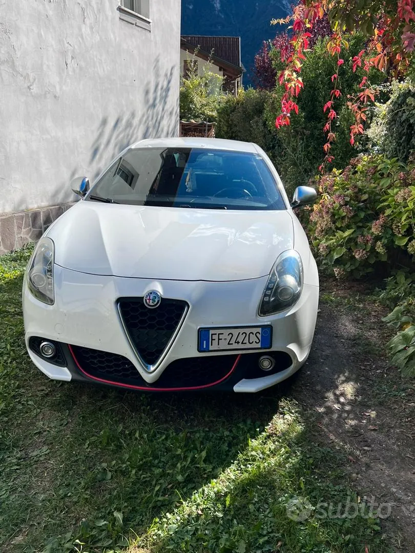 Alfa Romeo Giulietta 2016 photo 2