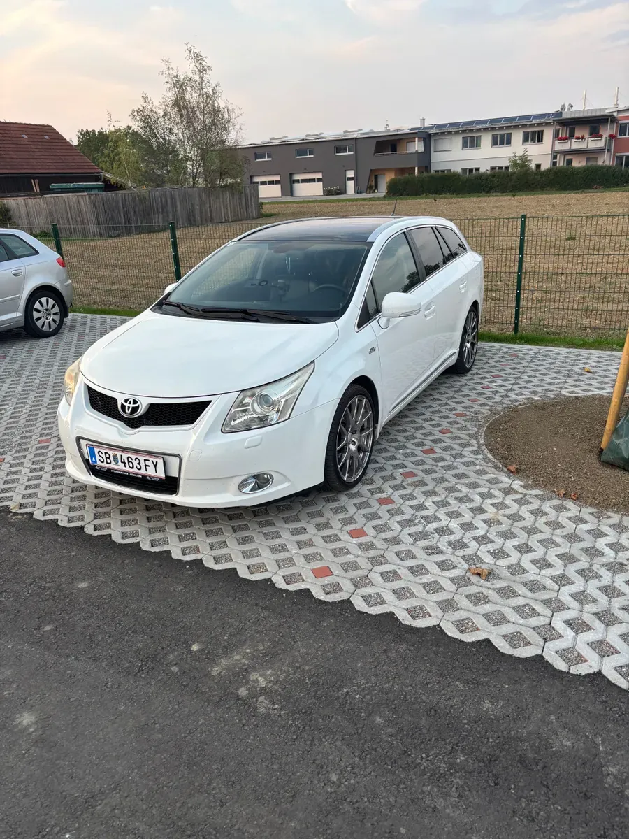 Toyota Avensis 2010 photo 2