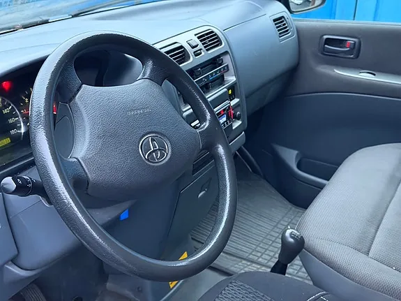Toyota Hiace 2011 photo 5