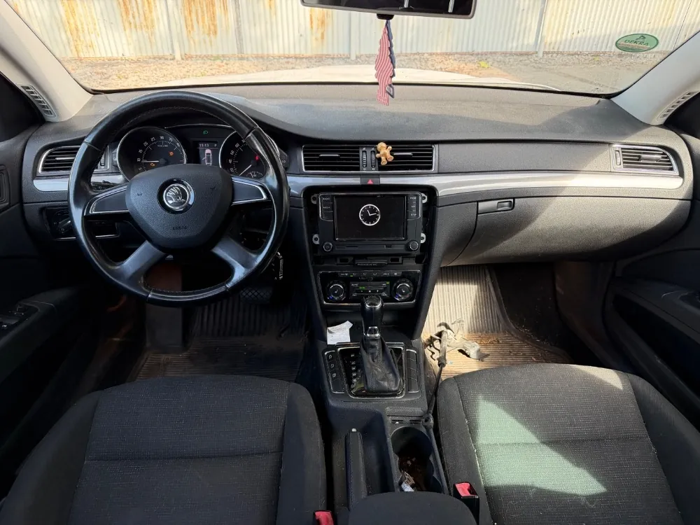 Skoda Superb 2013 photo 5