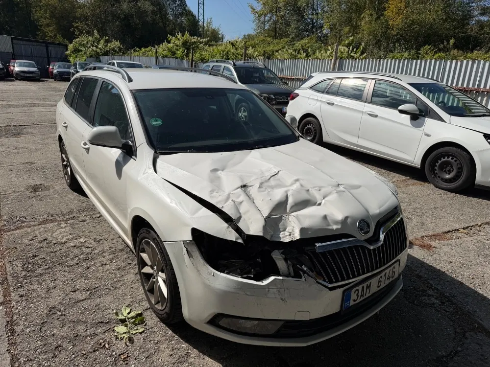 Skoda Superb 2013 photo 2
