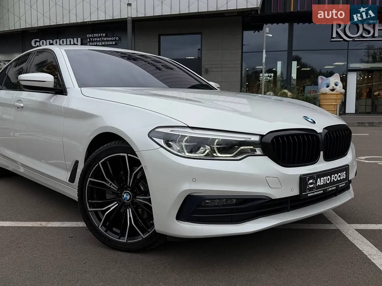 BMW 5 Series 2019 photo 2