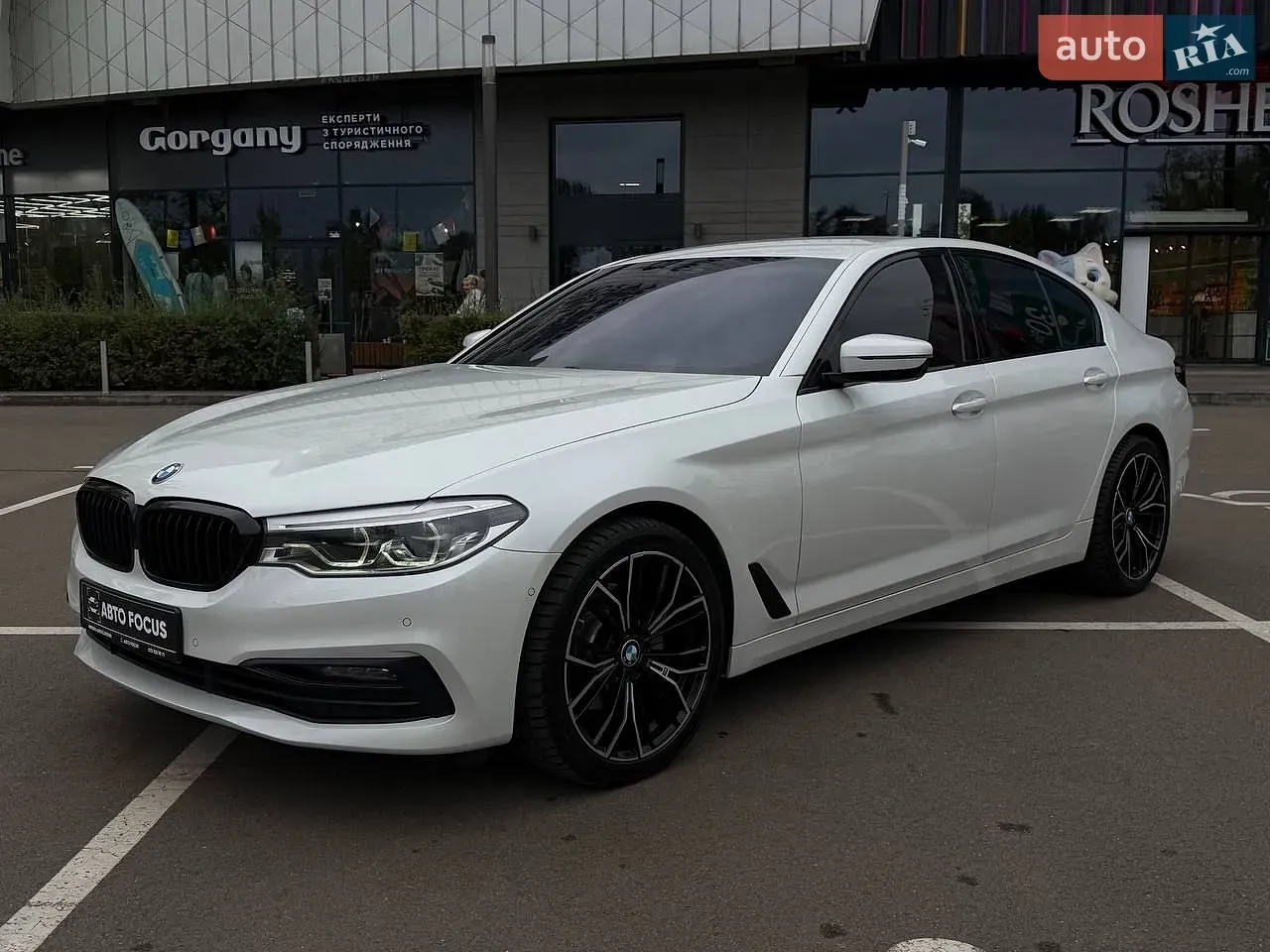 BMW 5 Series 2019 photo 4