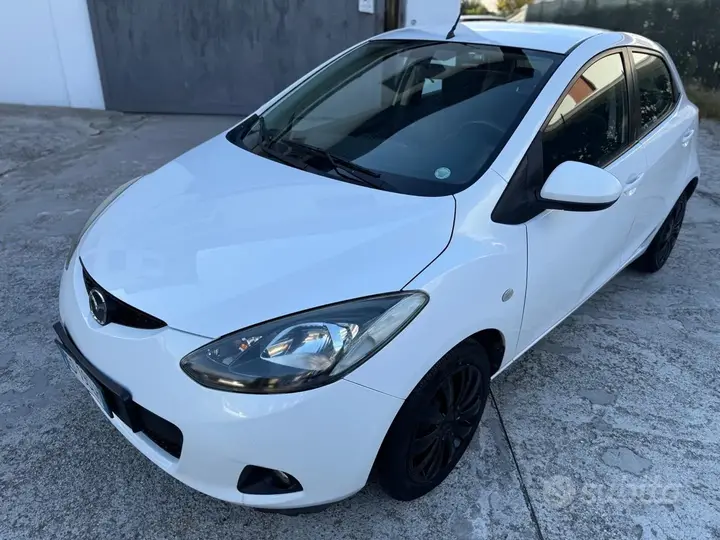 Mazda 2 2010 photo 5