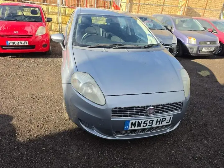 Fiat Grande Punto 2009 photo 2