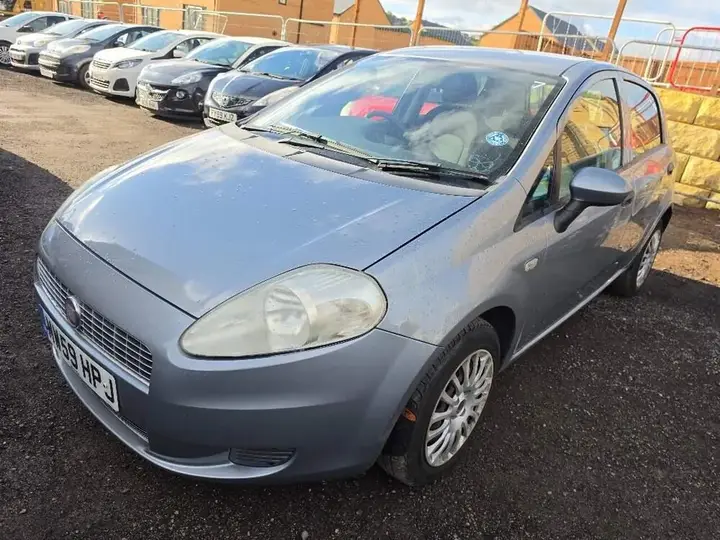 Fiat Grande Punto 2009 photo 3
