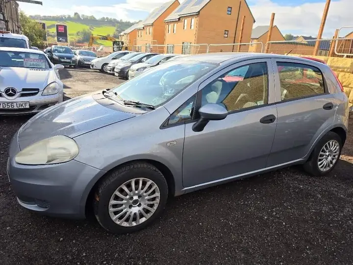 Fiat Grande Punto 2009 photo 4