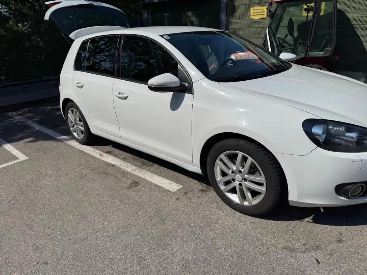 Volkswagen Golf 2009 photo 2