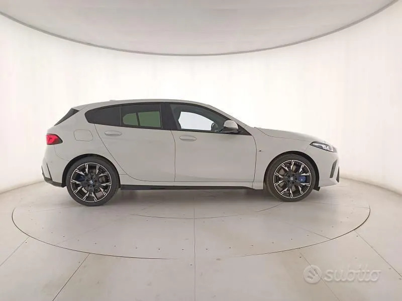 BMW 1 Series 2025 photo 3