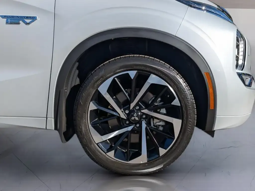 Mitsubishi Outlander 2024 photo 4
