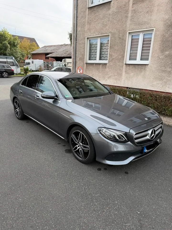 Mercedes-Benz E 220 D