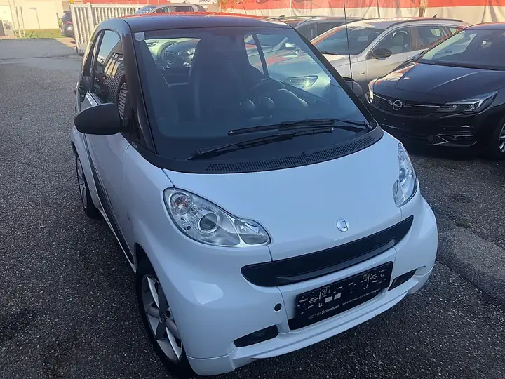 Smart Fortwo 2011 photo 2