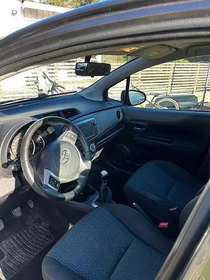 Toyota Yaris 2013 photo 5