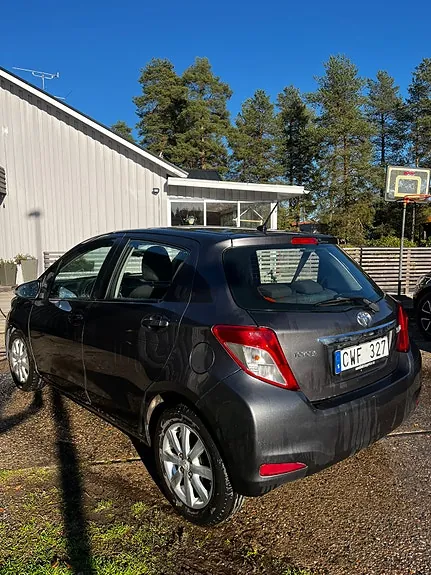 Toyota Yaris 2013 photo 3