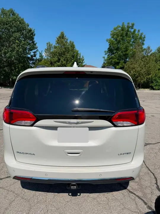 Chrysler Pacifica 2017 photo 2