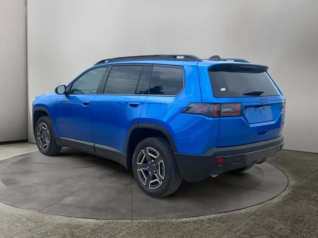 Jeep Cherokee 2026 photo 3