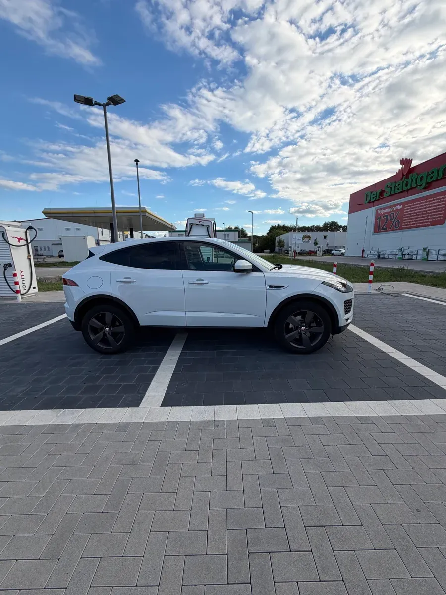 Jaguar E-Pace 2018 photo 3