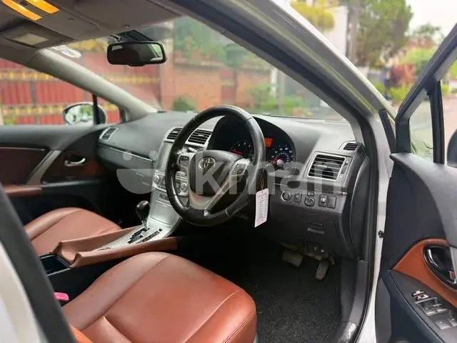 Toyota Avensis 2013 photo 2
