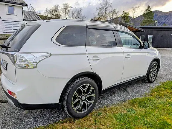 Mitsubishi Outlander 2014 photo 4