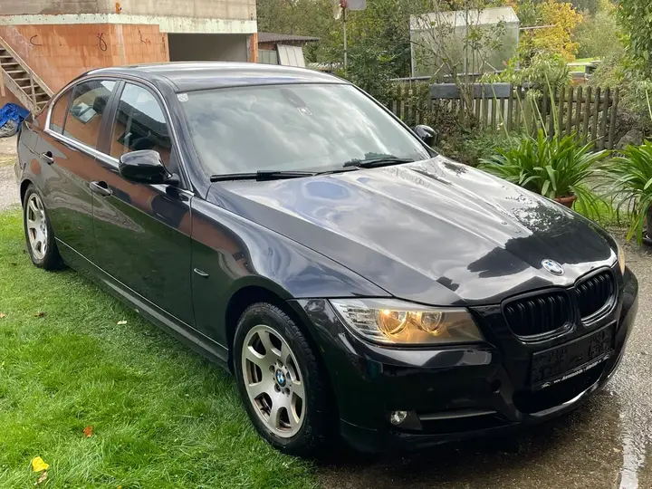 BMW 3 Series 2010 photo 3