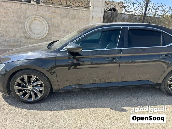 Skoda Superb 2018 photo 2