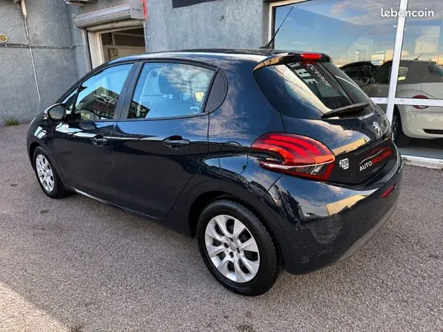 Peugeot 208 2019 photo 3