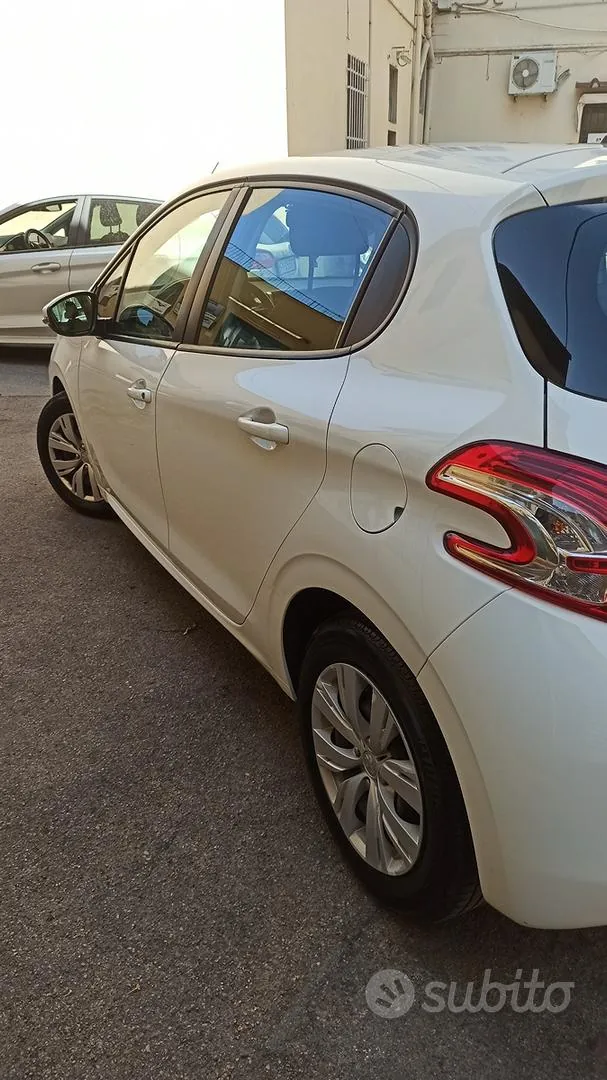 Peugeot 208 2014 photo 3