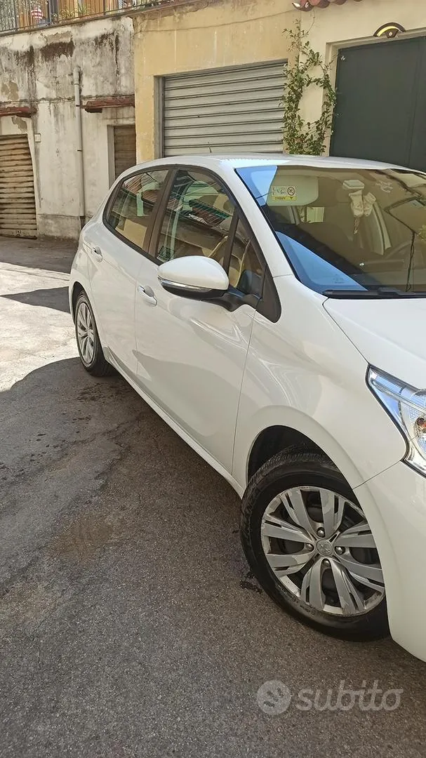 Peugeot 208 2014 photo 2