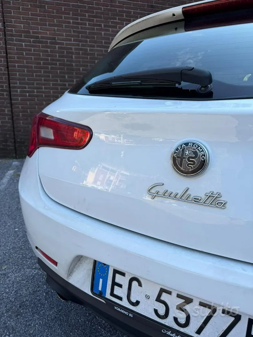 Alfa Romeo Giulietta 2010 photo 3