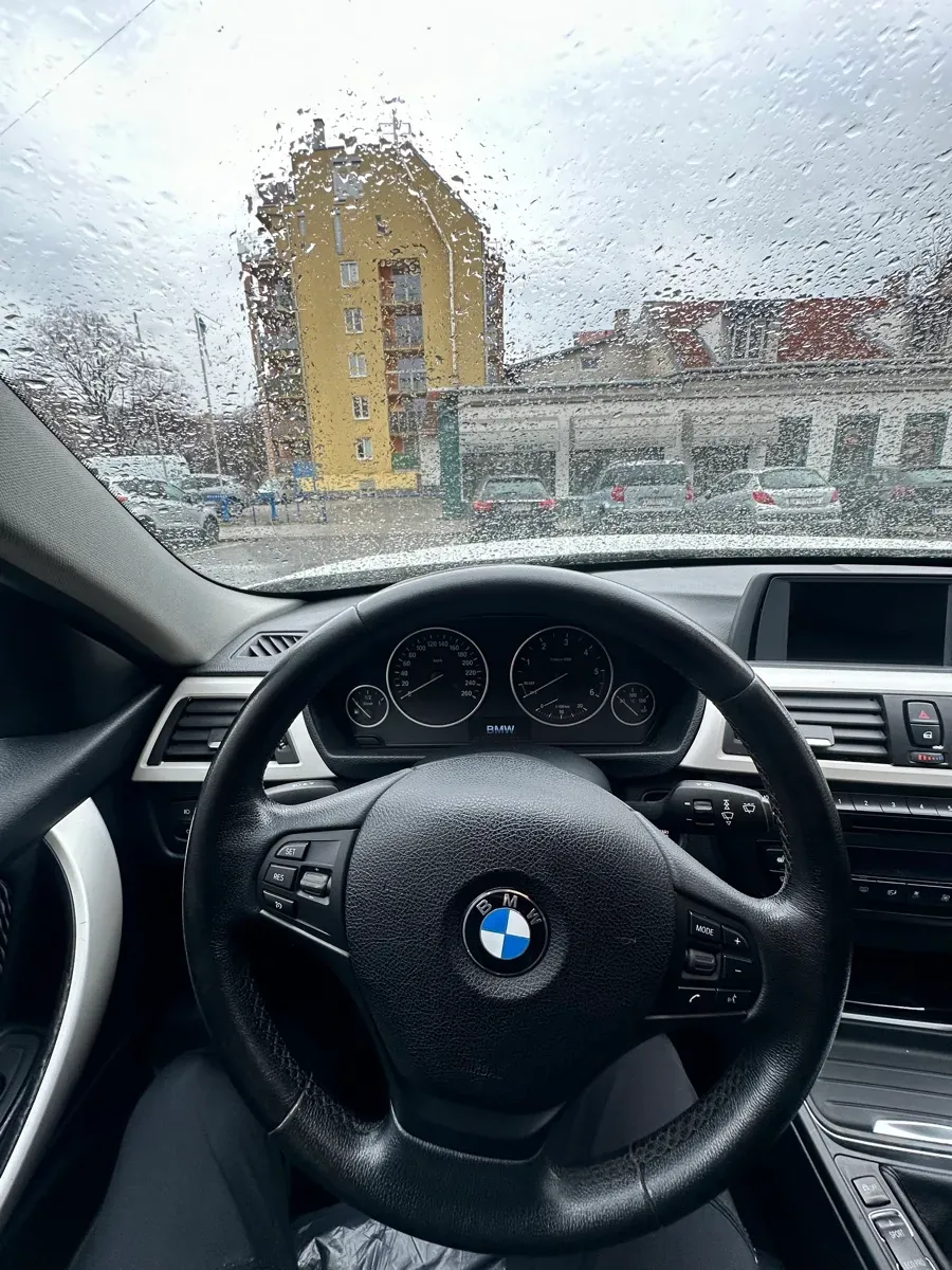 BMW 3 Series 2013 photo 2