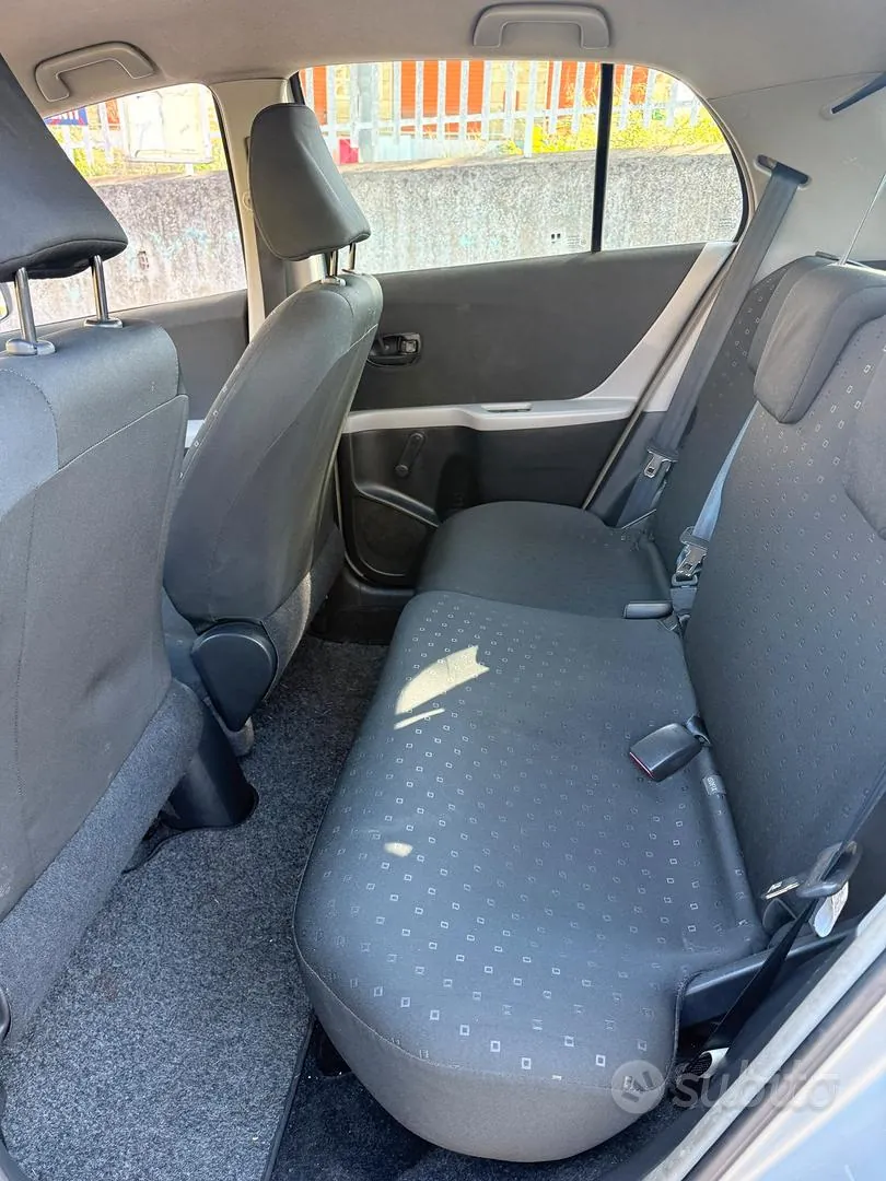 Toyota Yaris 2007 photo 2