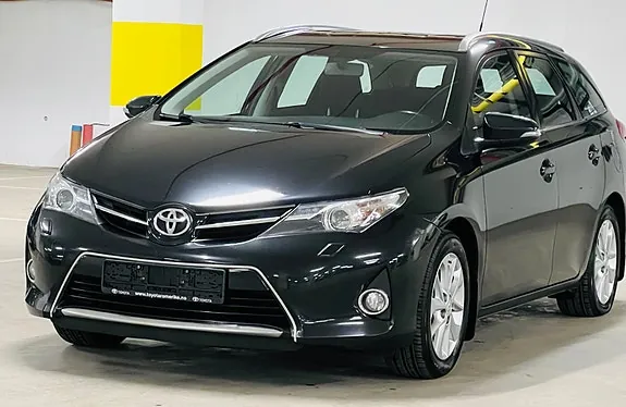 Toyota Auris 2014 photo 2