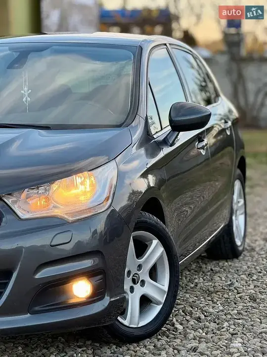 Citroen C4 2011 photo 4