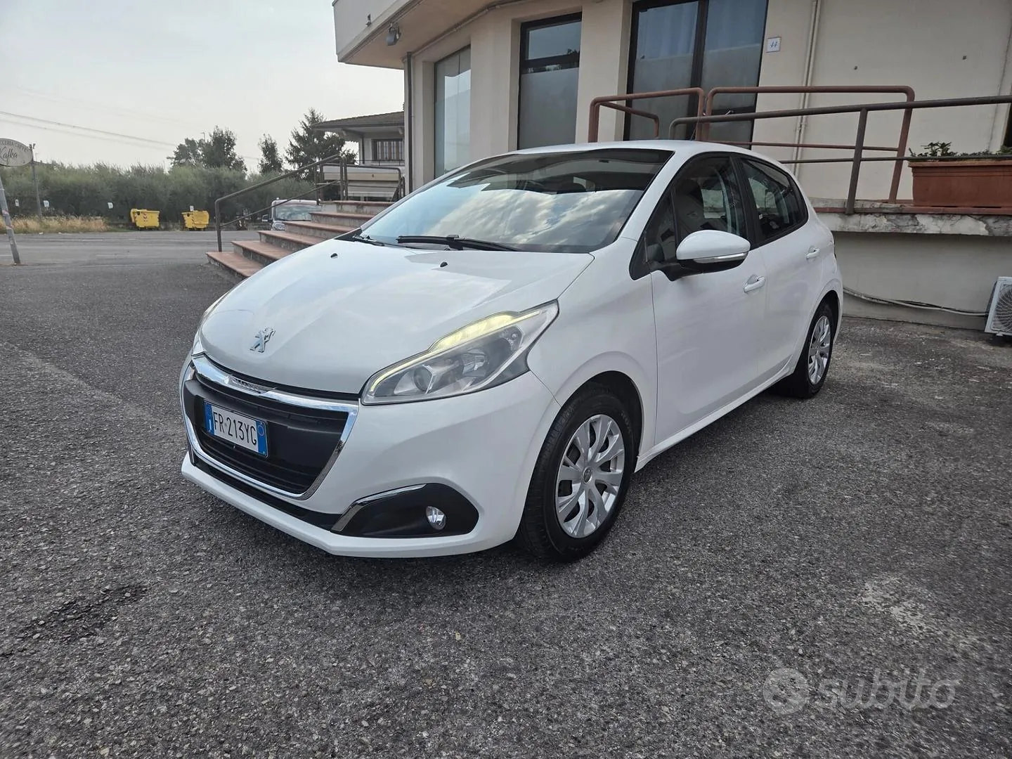 Peugeot 208 2018 photo 3
