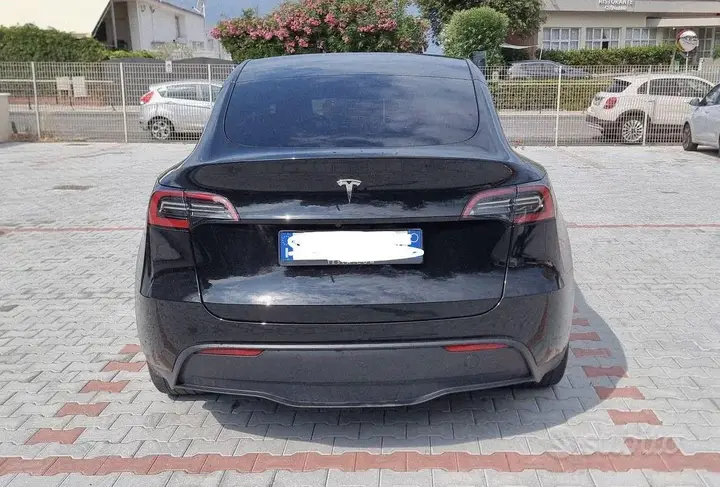Tesla Model Y 2023 photo 4