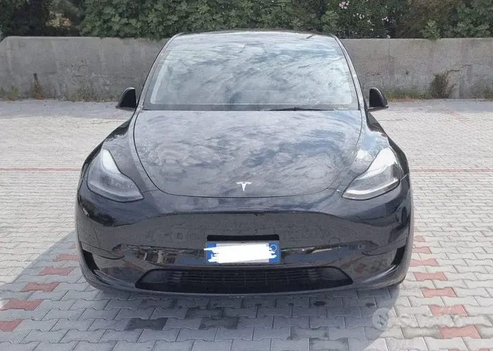 Tesla Model Y 2023 photo 3