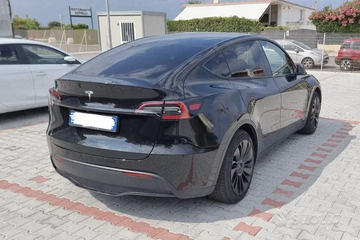 Tesla Model Y 2023 photo 5
