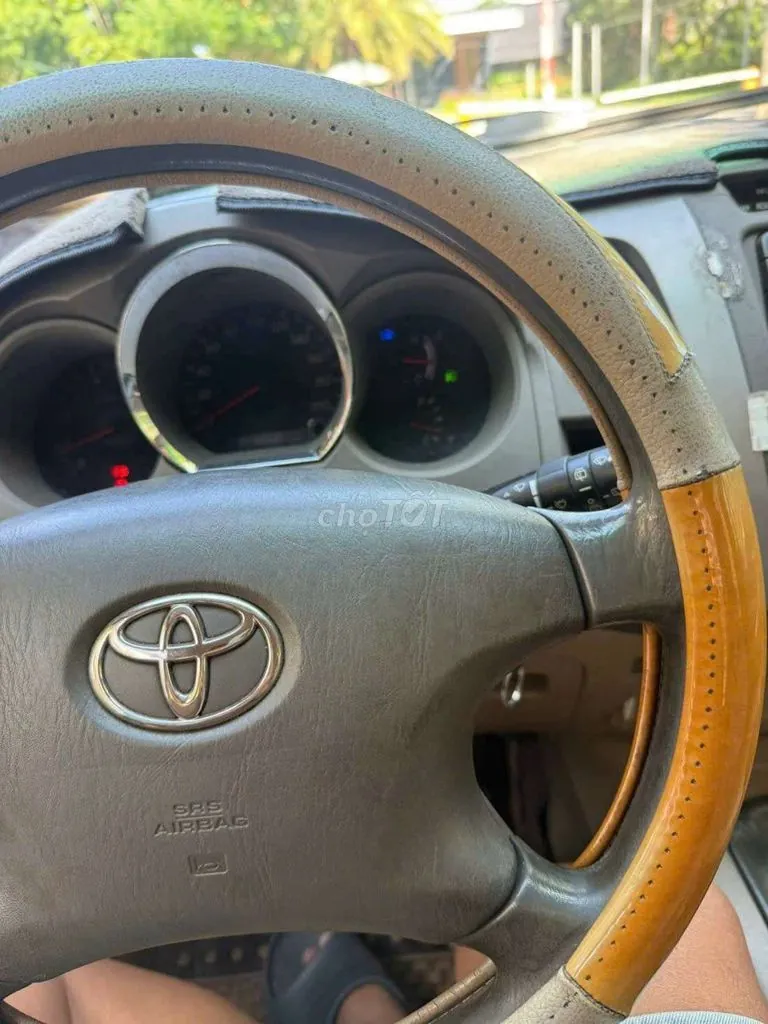 Toyota Fortuner 2010 photo 5