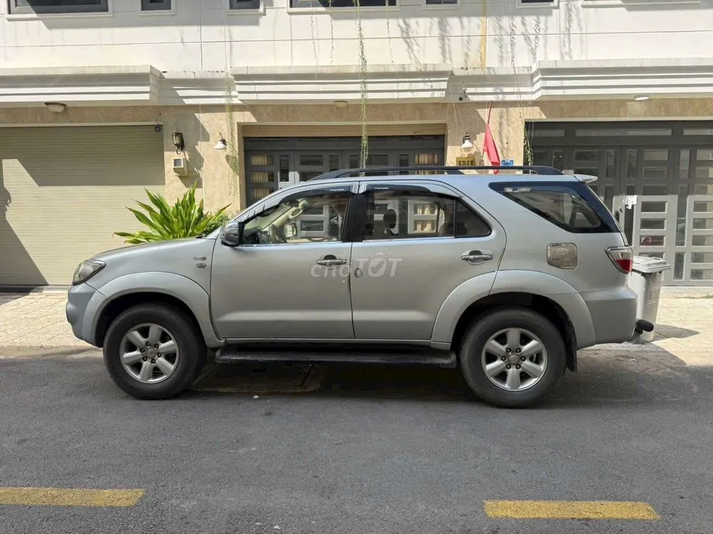 Toyota Fortuner 2010 photo 4